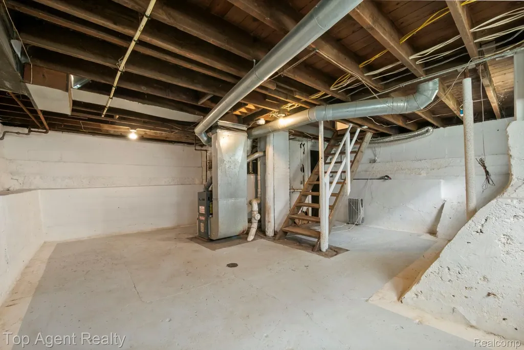 50 Henderson Street Pontiac City MI 48341