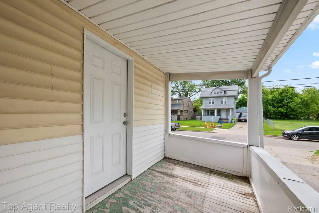 50 Henderson Street Pontiac City MI 48341