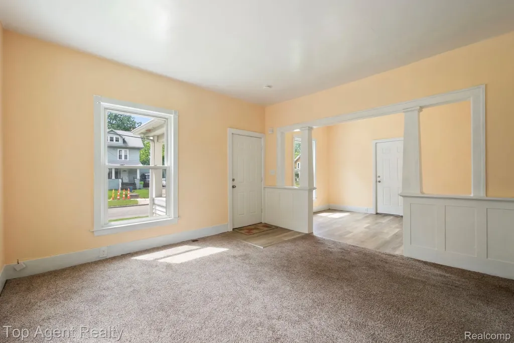 50 Henderson Street Pontiac City MI 48341