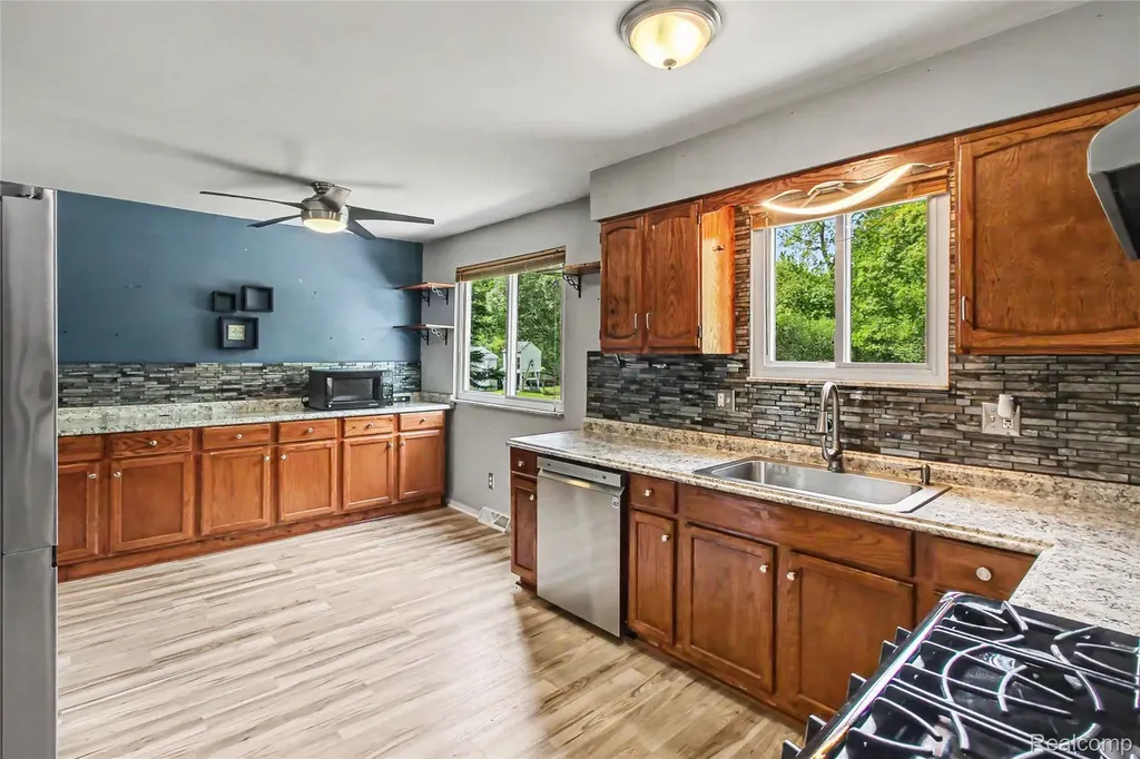 829 Holly Bush Drive Holly Village MI 48442