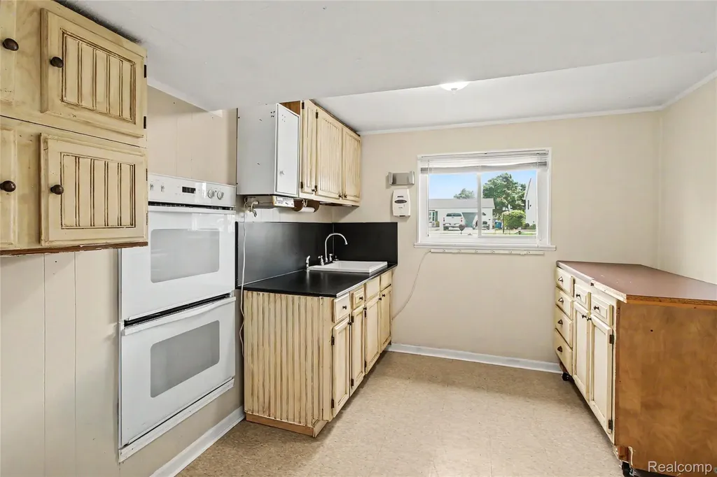 829 Holly Bush Drive Holly Village MI 48442