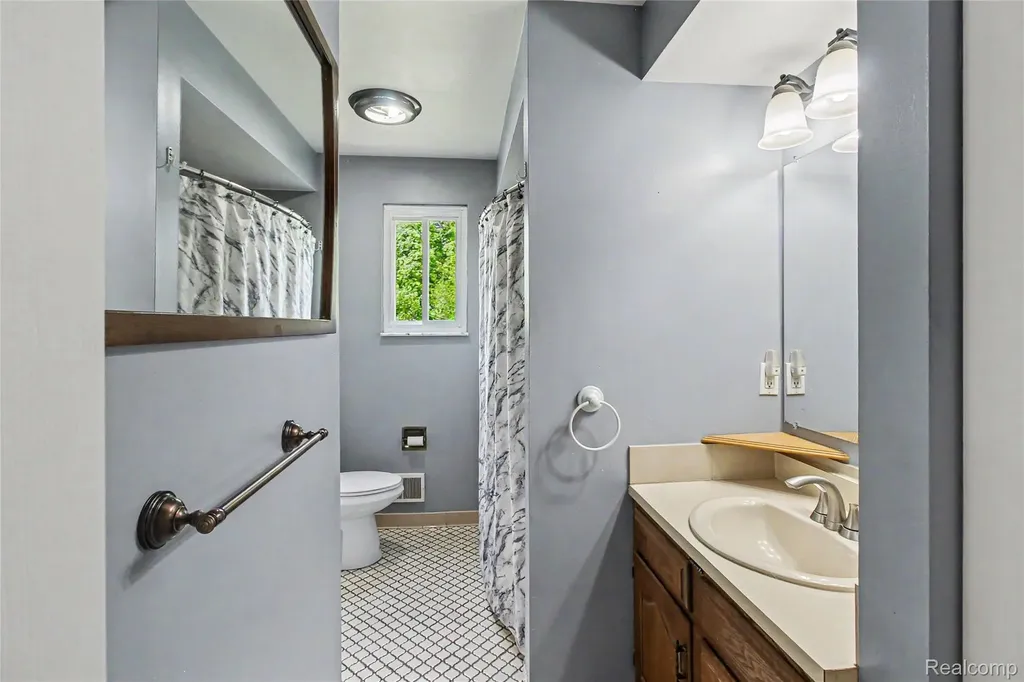 829 Holly Bush Drive Holly Village MI 48442