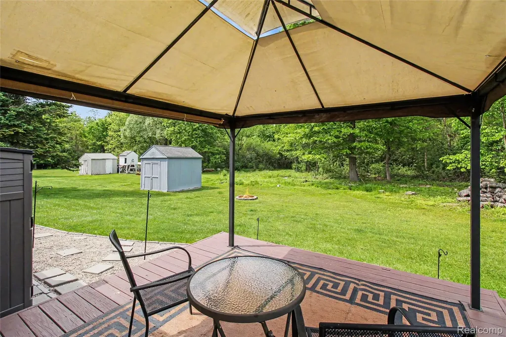 829 Holly Bush Drive Holly Village MI 48442
