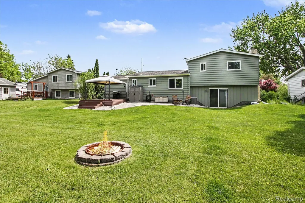 829 Holly Bush Drive Holly Village MI 48442