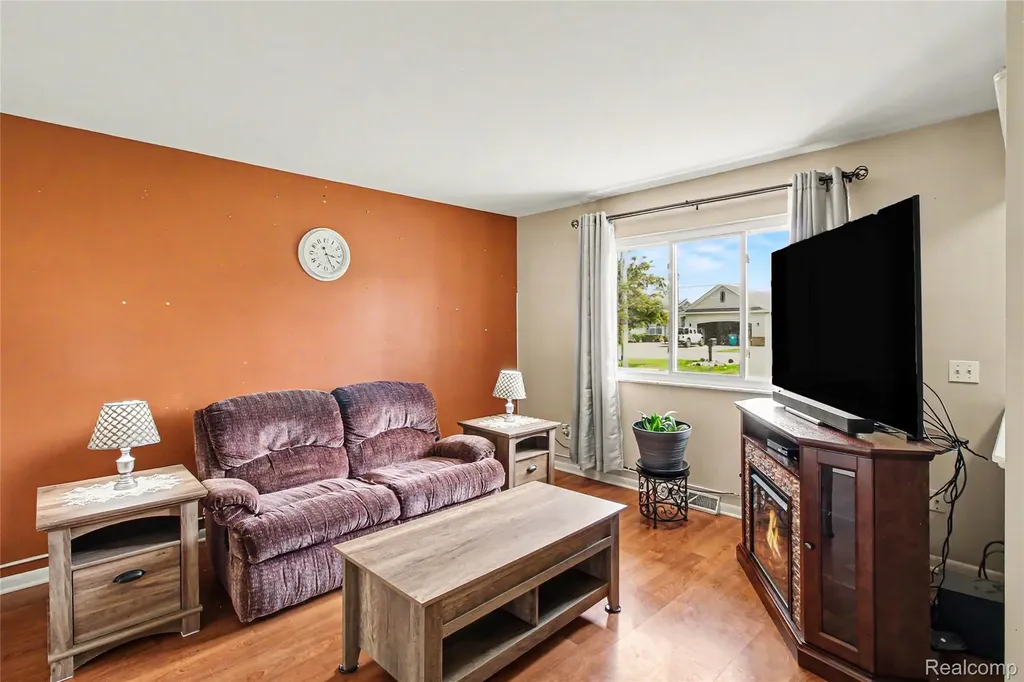 829 Holly Bush Drive Holly Village MI 48442