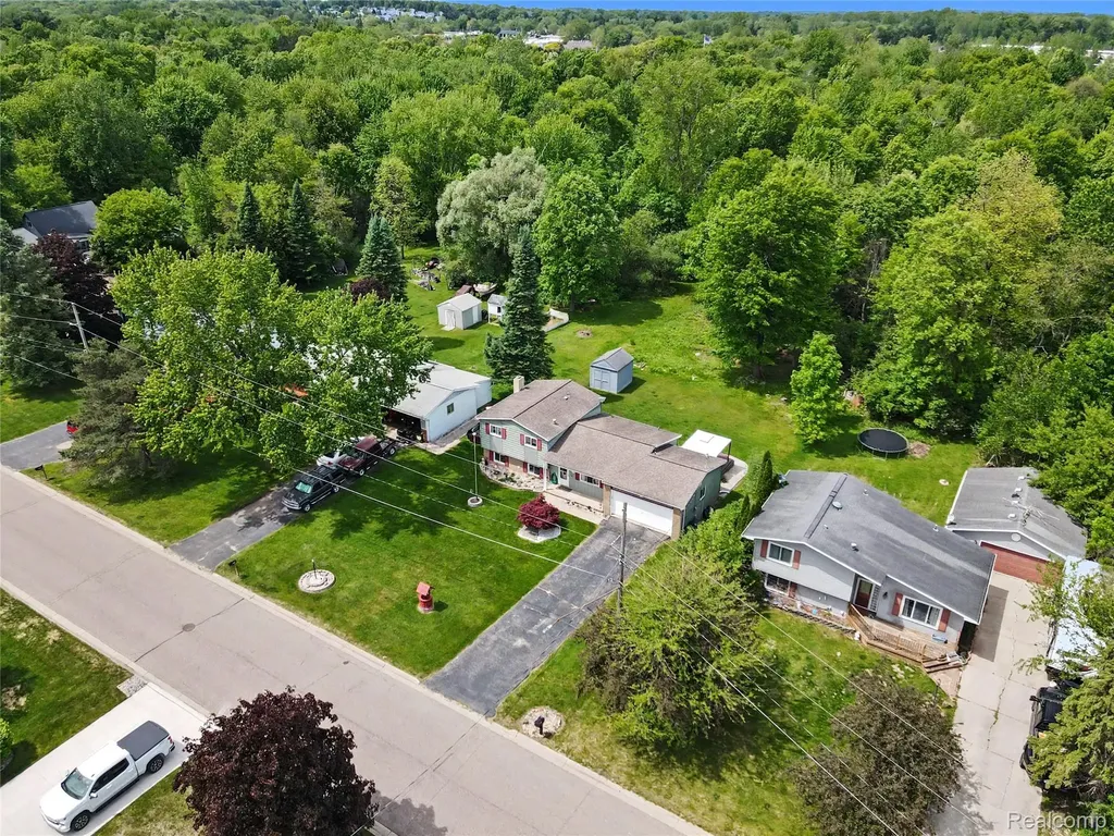 829 Holly Bush Drive Holly Village MI 48442