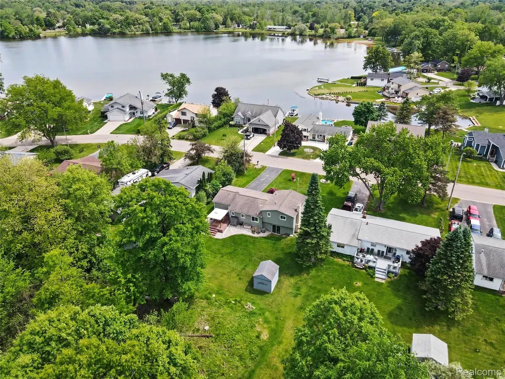 829 Holly Bush Drive Holly Village MI 48442