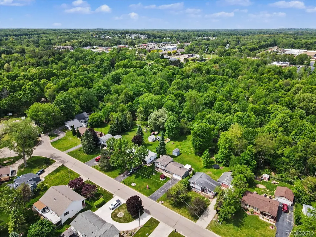 829 Holly Bush Drive Holly Village MI 48442