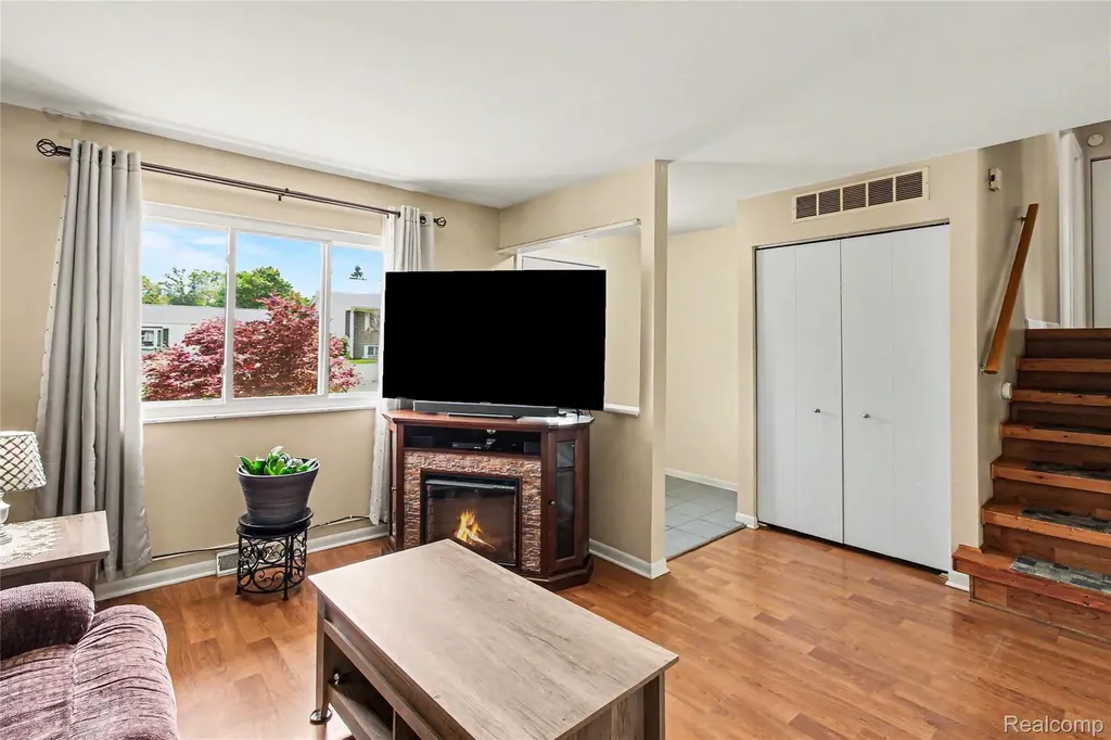 829 Holly Bush Drive Holly Village MI 48442
