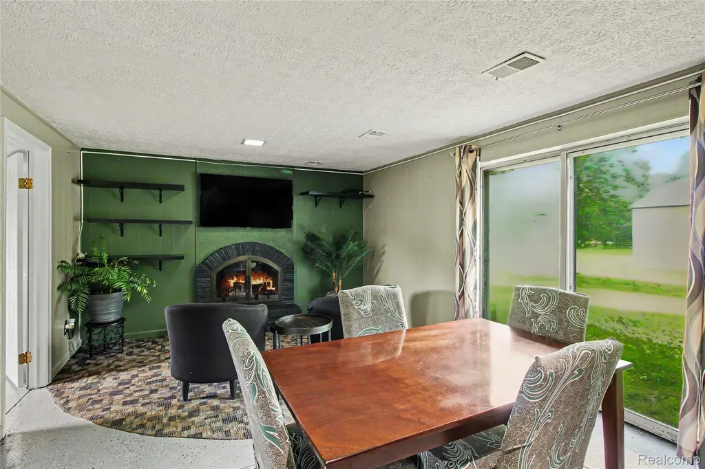 829 Holly Bush Drive Holly Village MI 48442