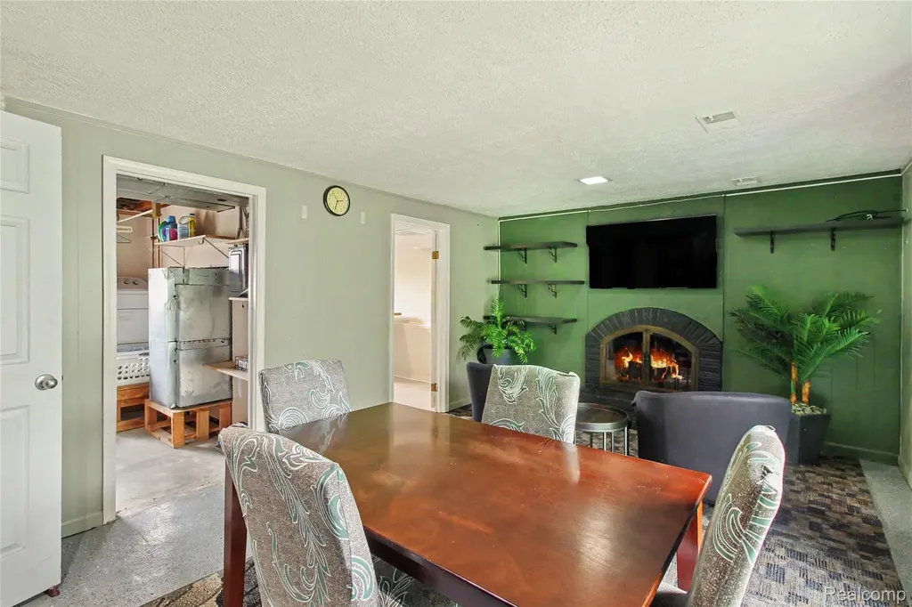 829 Holly Bush Drive Holly Village MI 48442