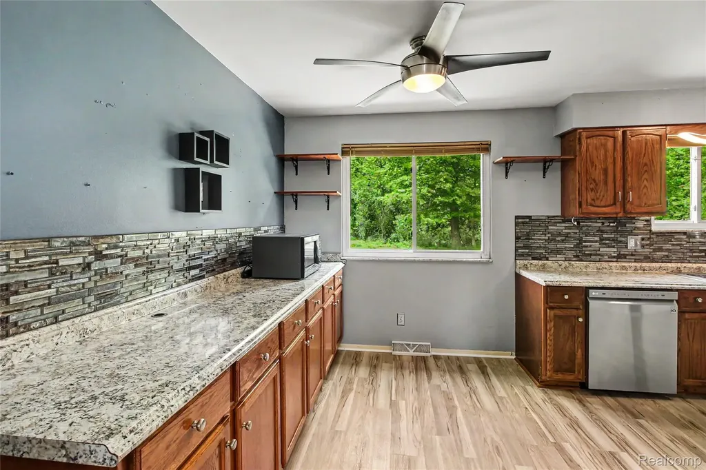829 Holly Bush Drive Holly Village MI 48442