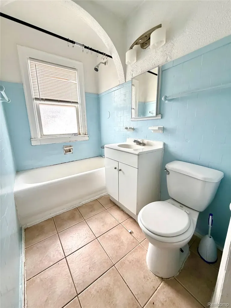 13027 Rosemary Street Detroit City MI 48213