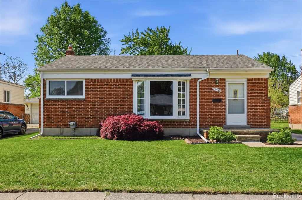 348 Sonia Avenue Madison Heights City MI 48071