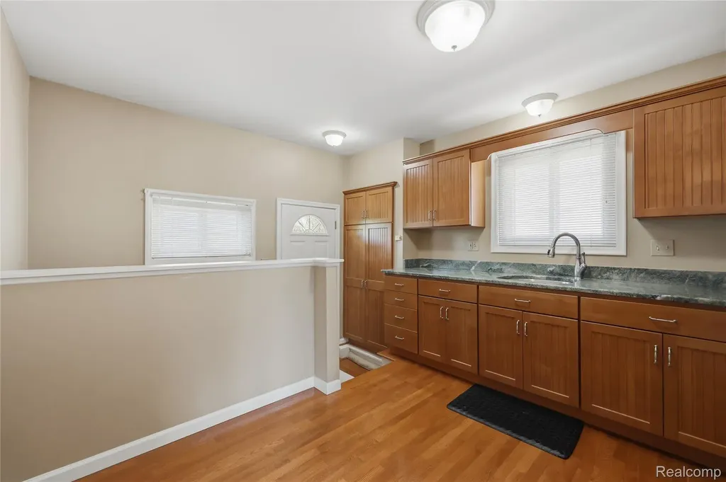 348 Sonia Avenue Madison Heights City MI 48071