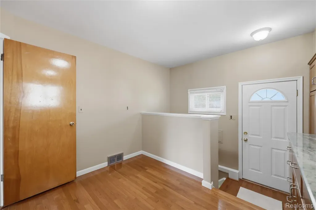 348 Sonia Avenue Madison Heights City MI 48071