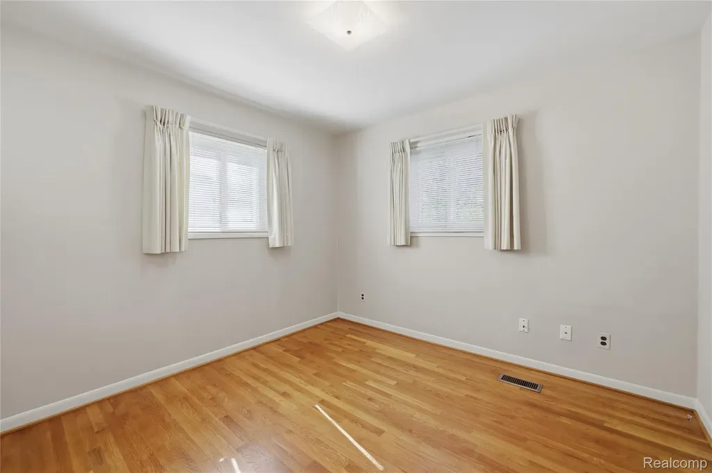 348 Sonia Avenue Madison Heights City MI 48071