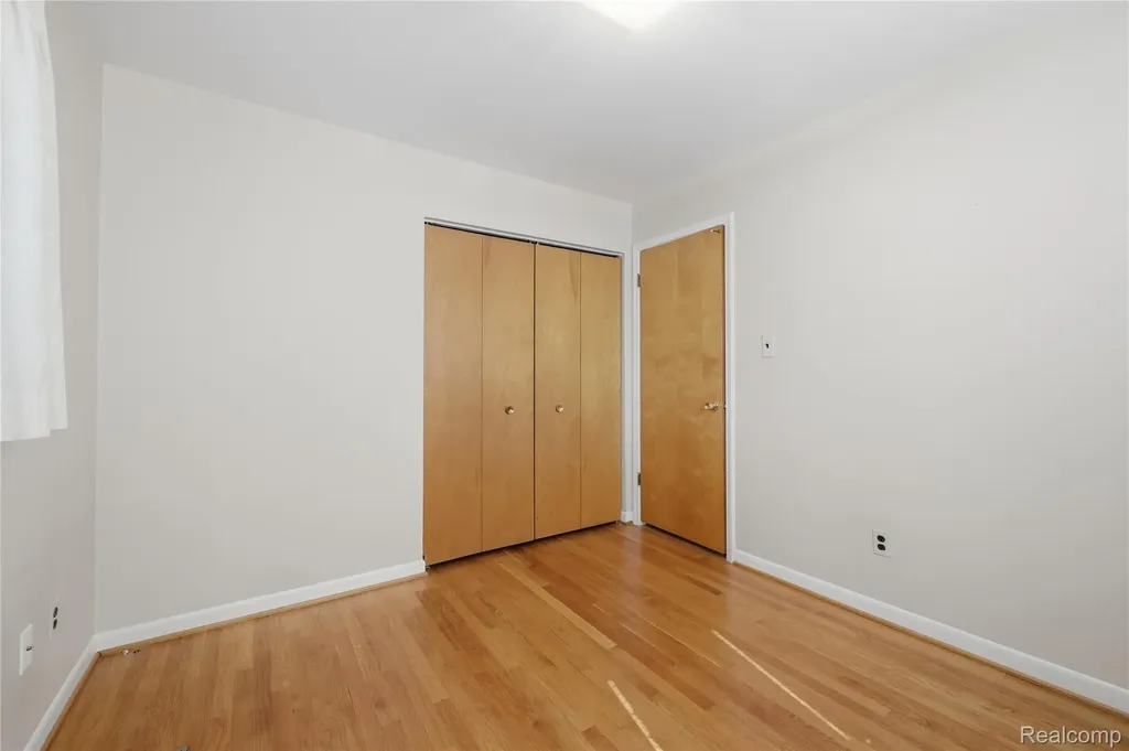 348 Sonia Avenue Madison Heights City MI 48071