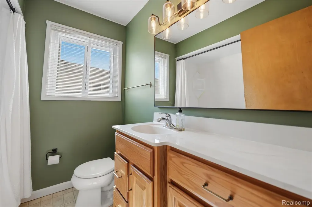 348 Sonia Avenue Madison Heights City MI 48071