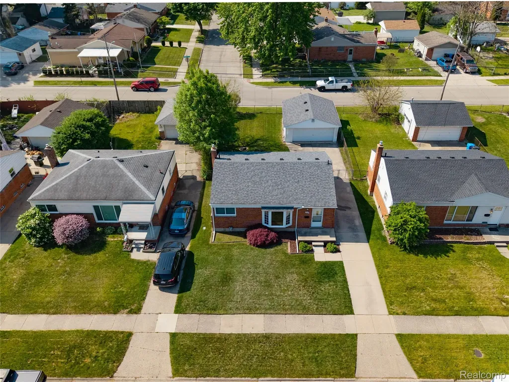 348 Sonia Avenue Madison Heights City MI 48071