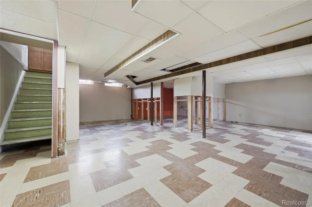 348 Sonia Avenue Madison Heights City MI 48071