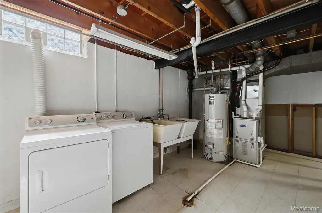 348 Sonia Avenue Madison Heights City MI 48071