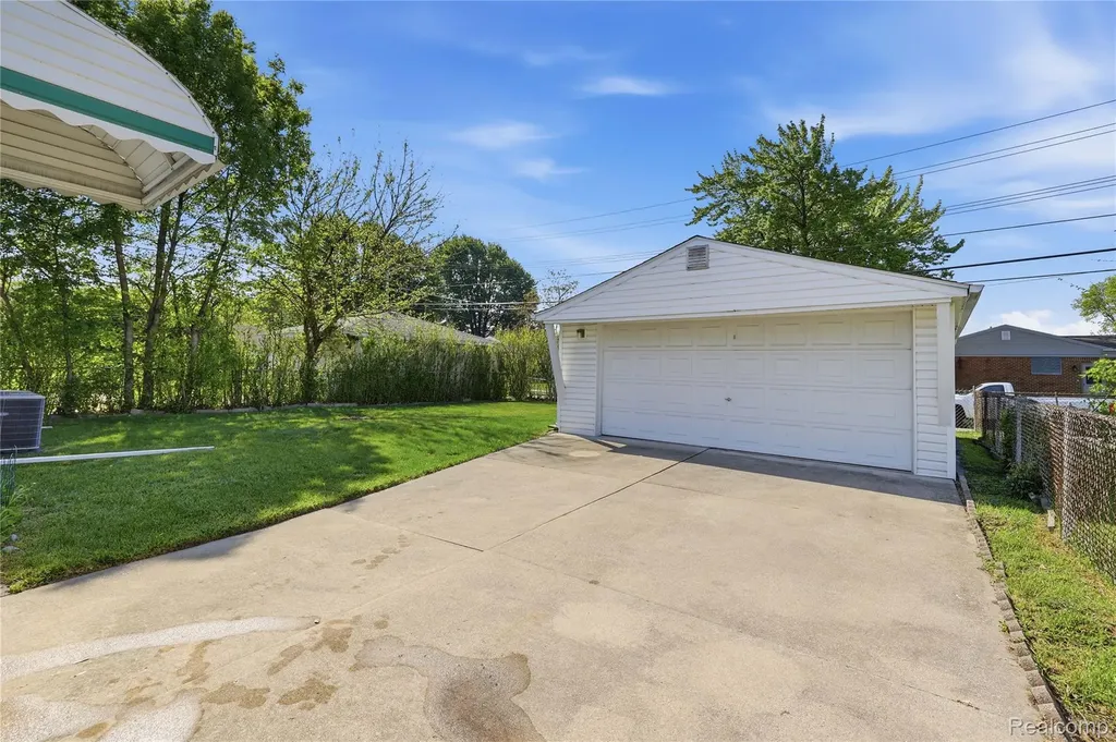 348 Sonia Avenue Madison Heights City MI 48071