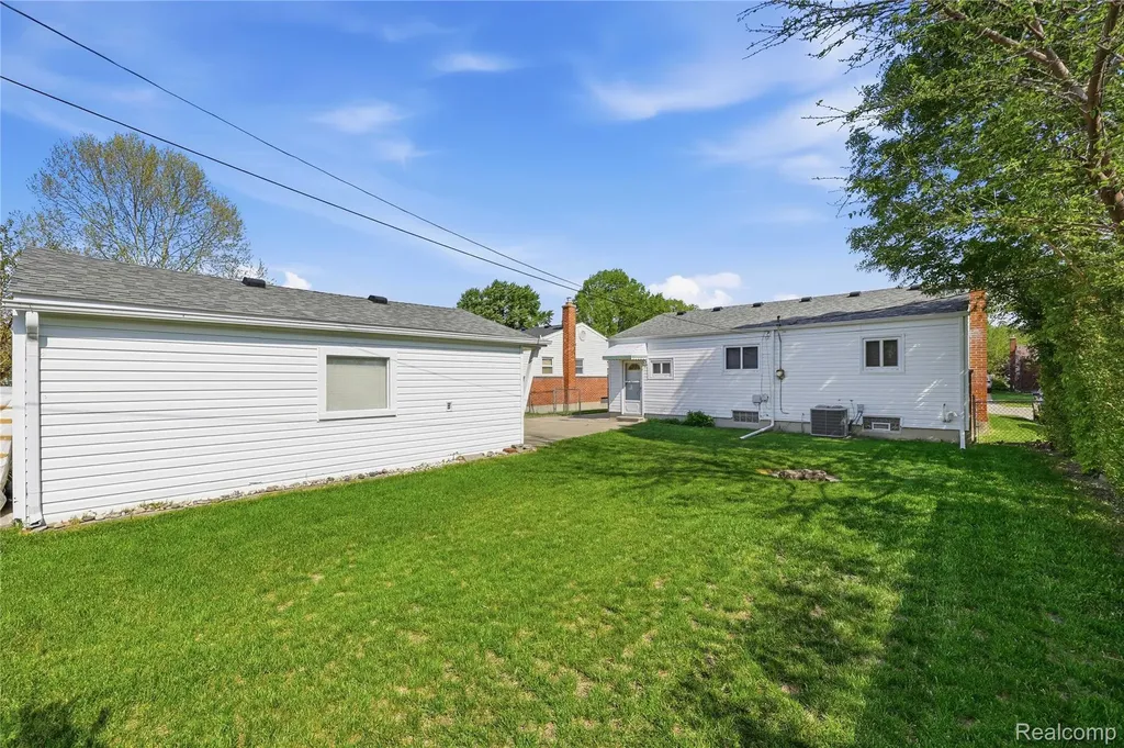 348 Sonia Avenue Madison Heights City MI 48071