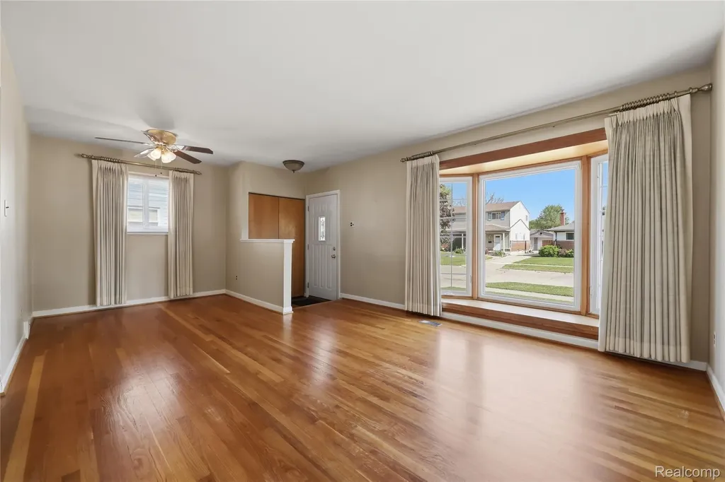 348 Sonia Avenue Madison Heights City MI 48071