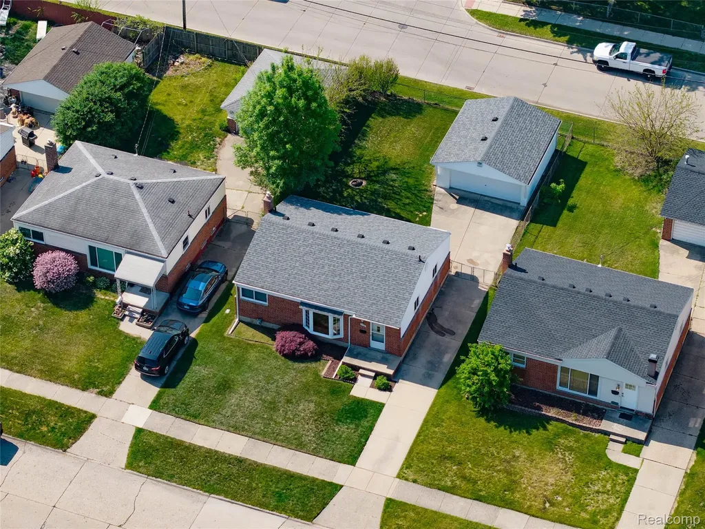 348 Sonia Avenue Madison Heights City MI 48071