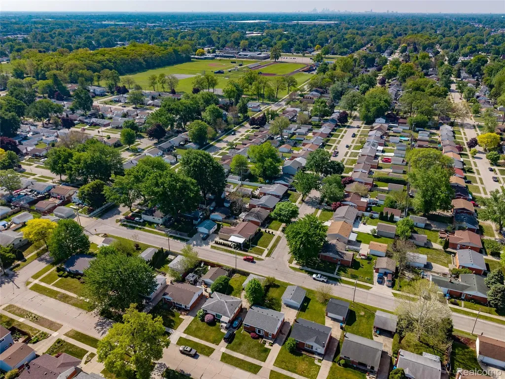 348 Sonia Avenue Madison Heights City MI 48071