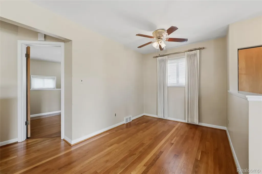 348 Sonia Avenue Madison Heights City MI 48071
