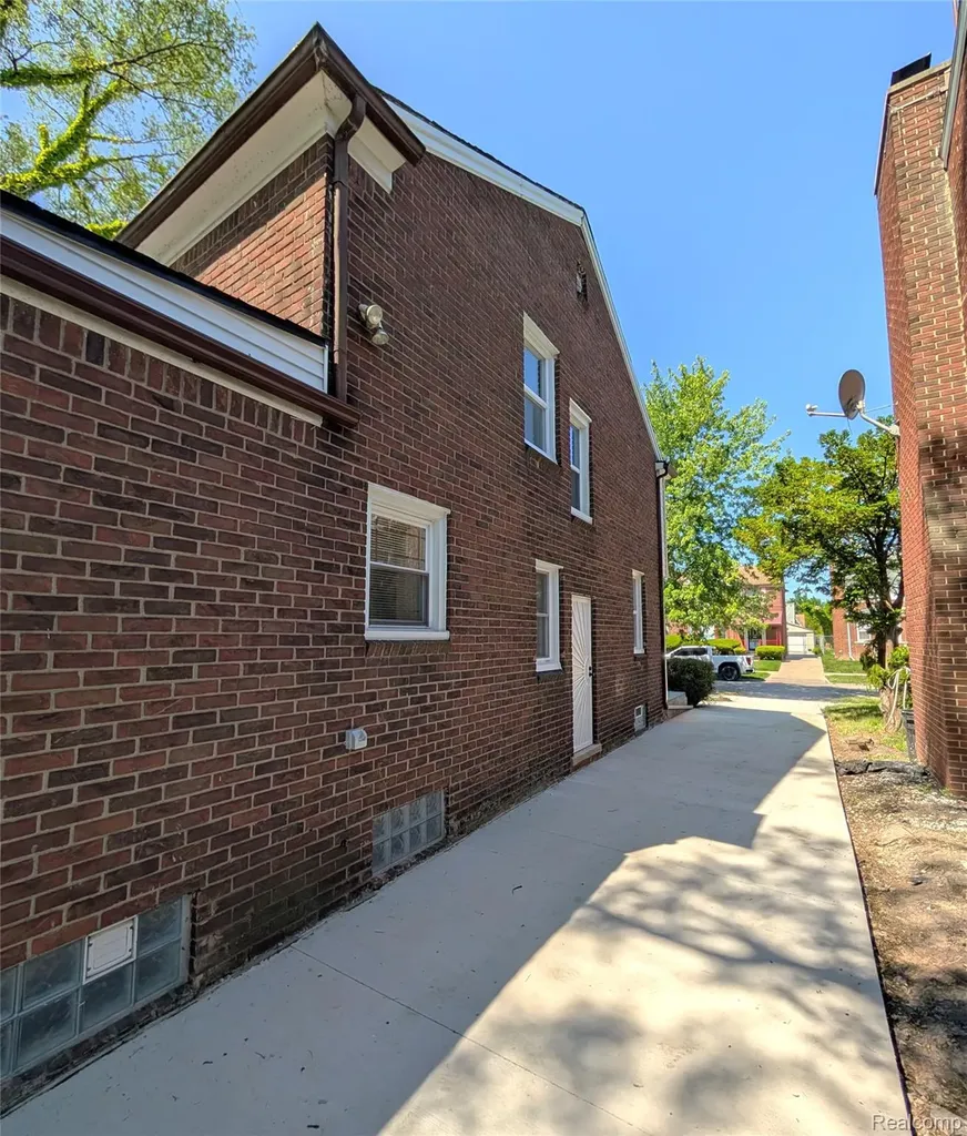 18284 Littlefield Street Detroit City MI 48235