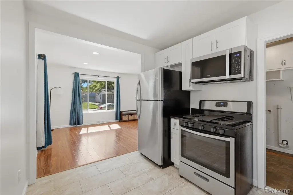 22771 Purdue Avenue Farmington Hills City MI 48336