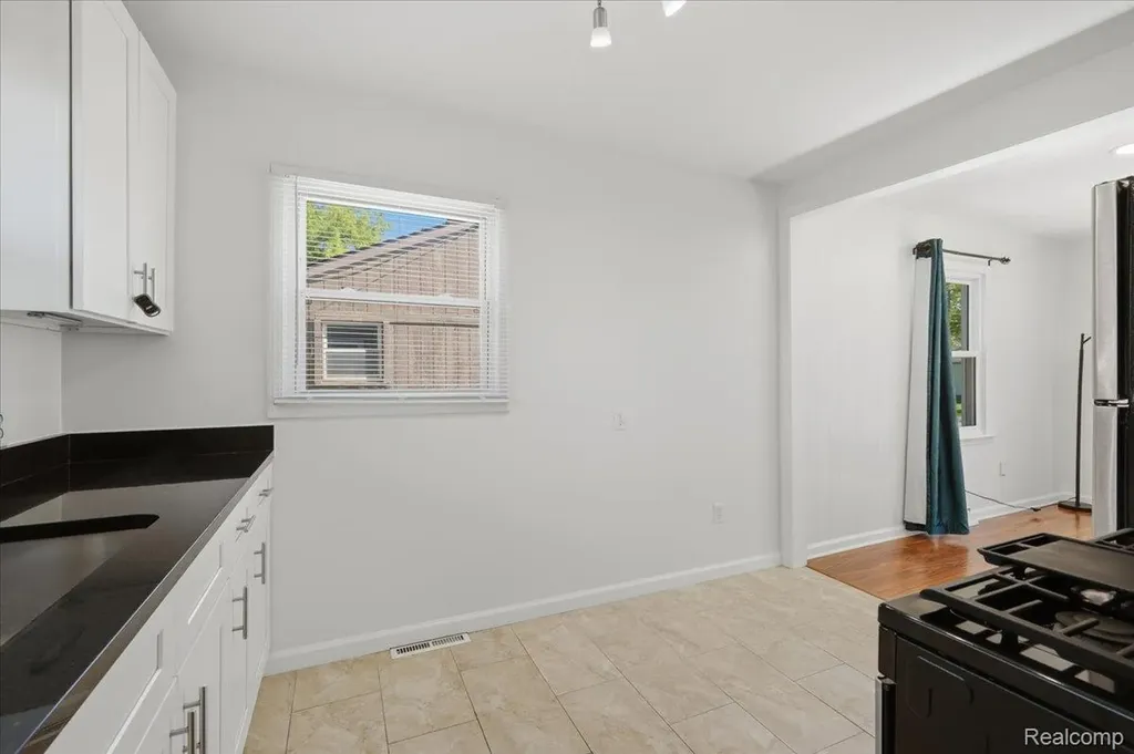 22771 Purdue Avenue Farmington Hills City MI 48336