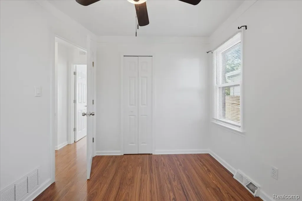 22771 Purdue Avenue Farmington Hills City MI 48336