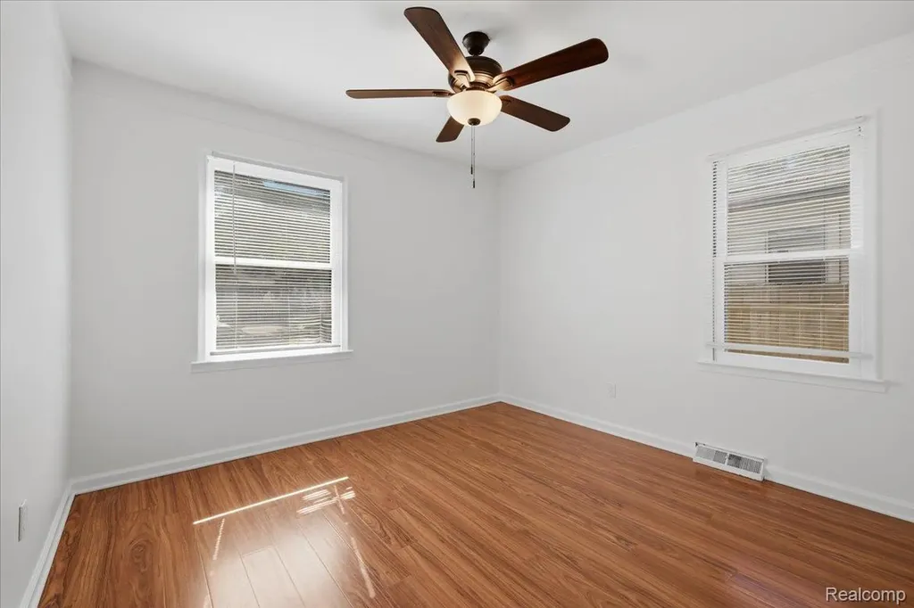22771 Purdue Avenue Farmington Hills City MI 48336
