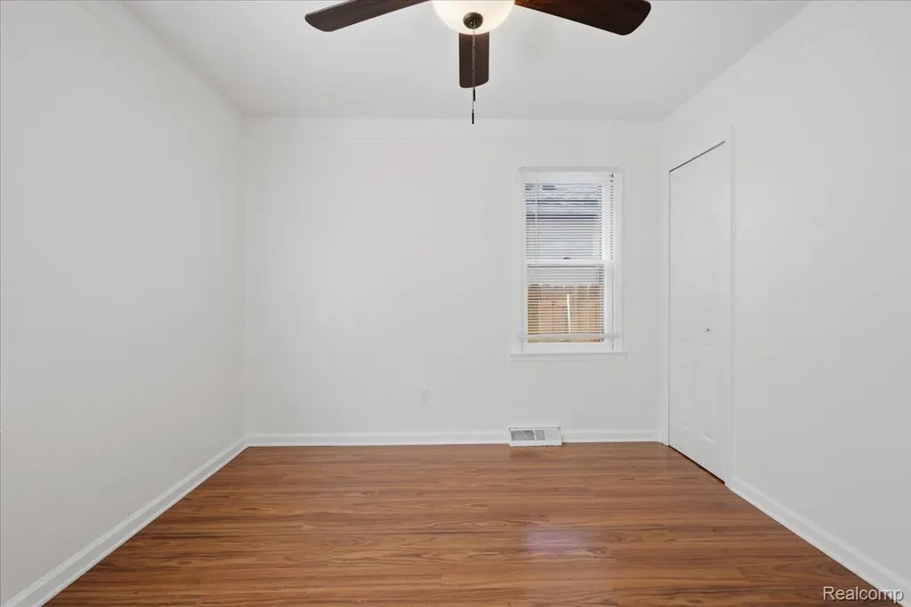 22771 Purdue Avenue Farmington Hills City MI 48336