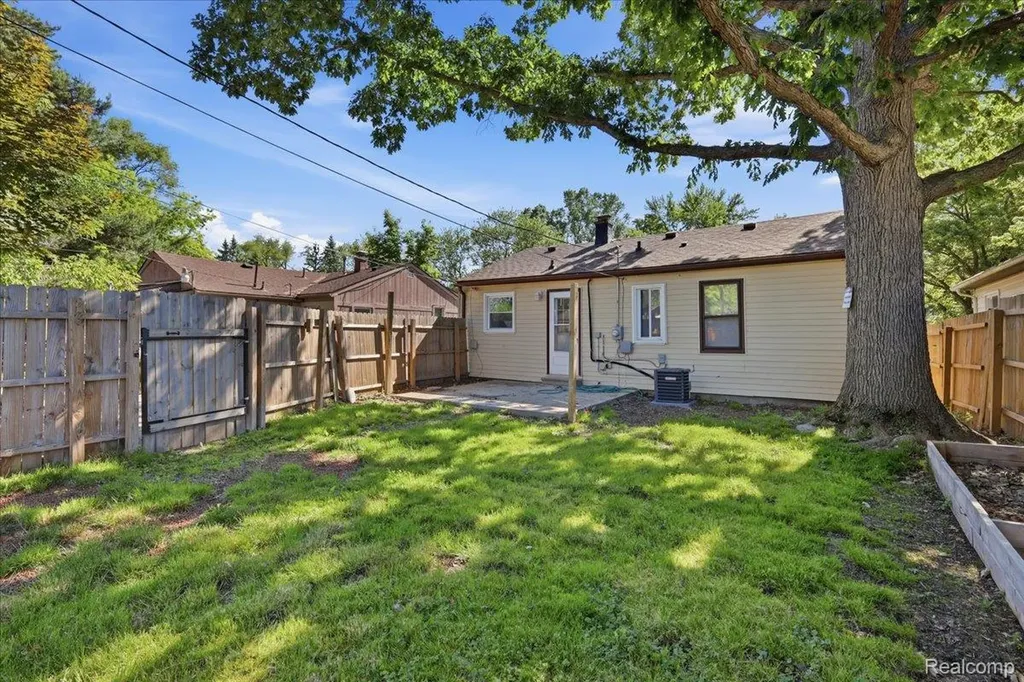 22771 Purdue Avenue Farmington Hills City MI 48336