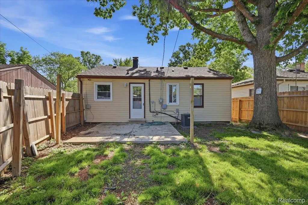 22771 Purdue Avenue Farmington Hills City MI 48336