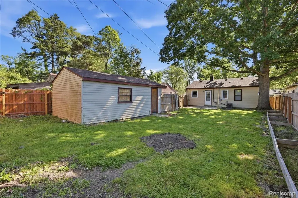 22771 Purdue Avenue Farmington Hills City MI 48336