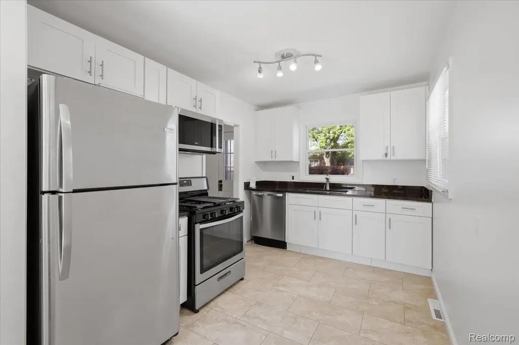 22771 Purdue Avenue Farmington Hills City MI 48336