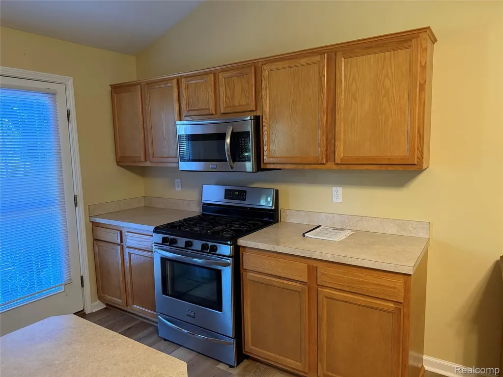 23263 Pinewood Drive Taylor City MI 48180