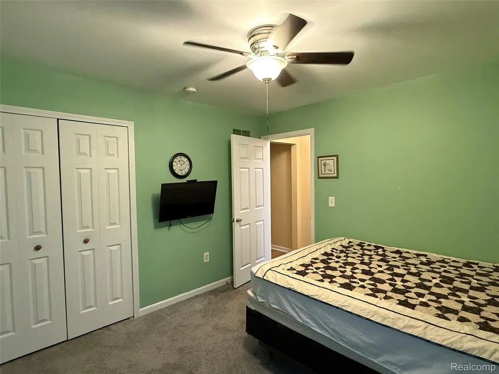 23263 Pinewood Drive Taylor City MI 48180