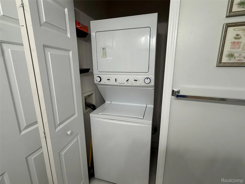 23263 Pinewood Drive Taylor City MI 48180