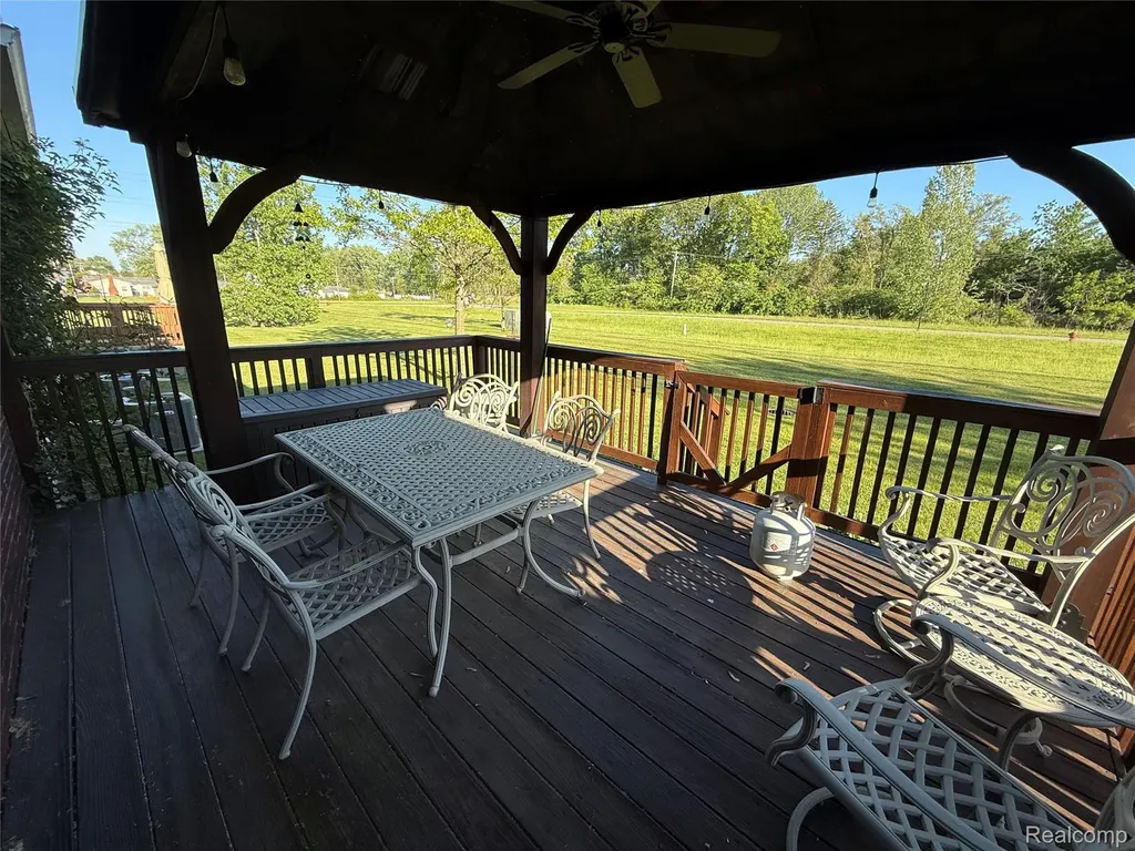 23263 Pinewood Drive Taylor City MI 48180
