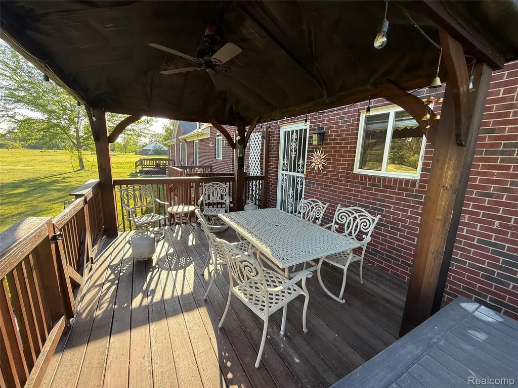 23263 Pinewood Drive Taylor City MI 48180