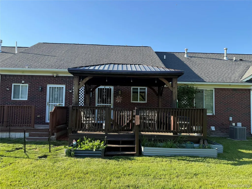 23263 Pinewood Drive Taylor City MI 48180