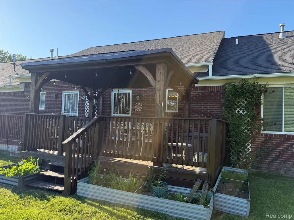 23263 Pinewood Drive Taylor City MI 48180