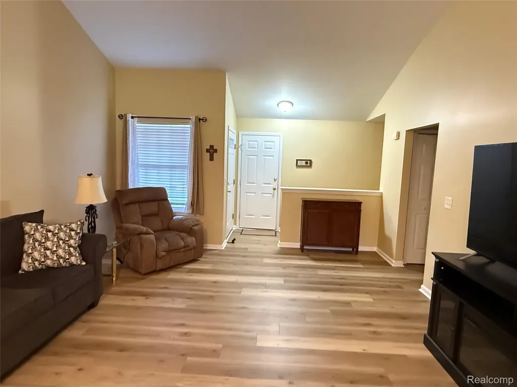 23263 Pinewood Drive Taylor City MI 48180